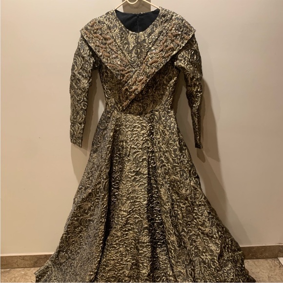 Brocade ballgown - Picture 8 of 8